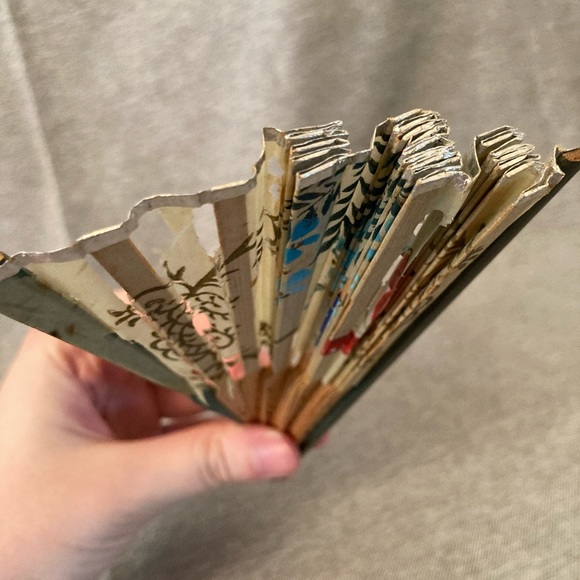 Butterfly Floral Vintage Folding Fan - Picture 2 of 16